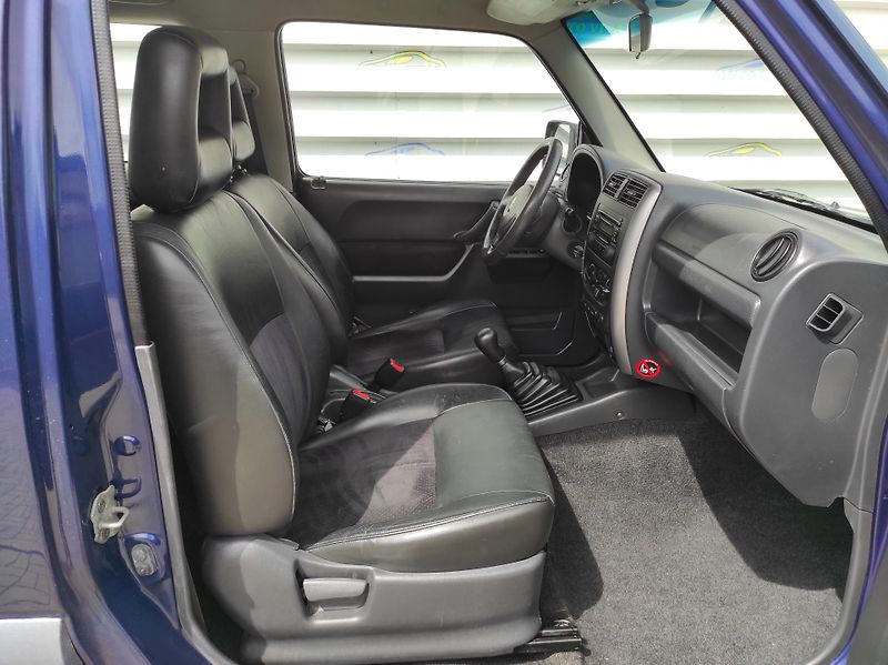 Suzuki Jimny 1,3i 62kW, 4x4, Tažné - fotka 16 z 31