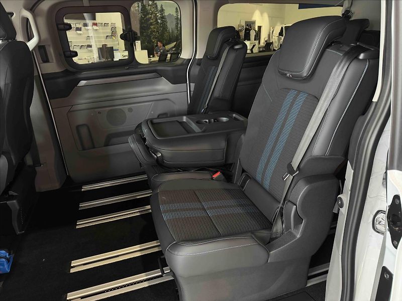 Ford Tourneo (2026) 2,0 EcoBlue 125 kW/170k  Custo - fotka 14 z 20