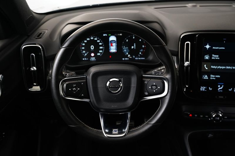 Volvo XC40 - fotka 17 z 26
