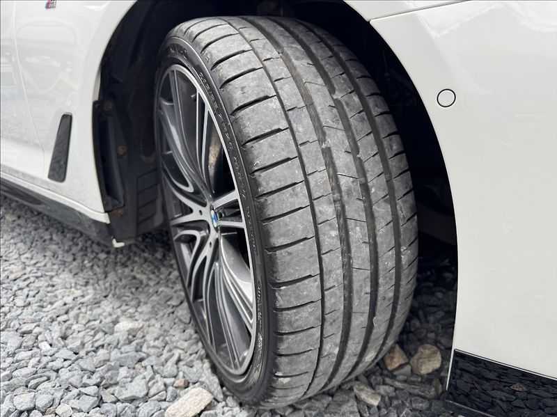 BMW Řada 5 3,0 530d xDrive Mpaket původČR - fotka 45 z 50