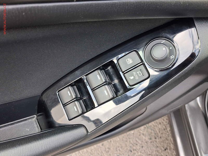 Mazda 3 (2018) 2.0, Sport, navi, +ALU - fotka 11 z 20