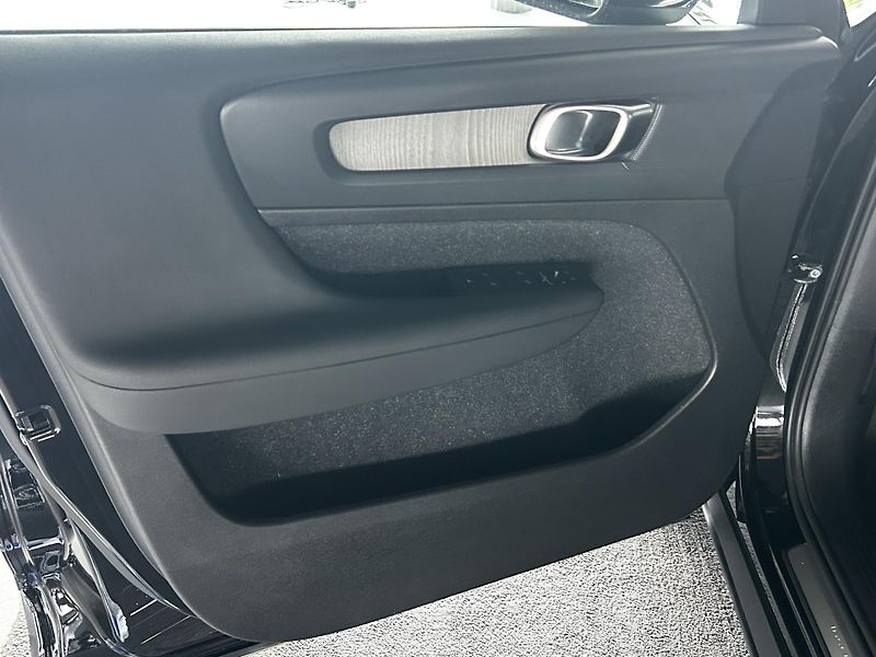 Volvo XC40 (2020) XC40 Inscription AWD - fotka 9 z 17