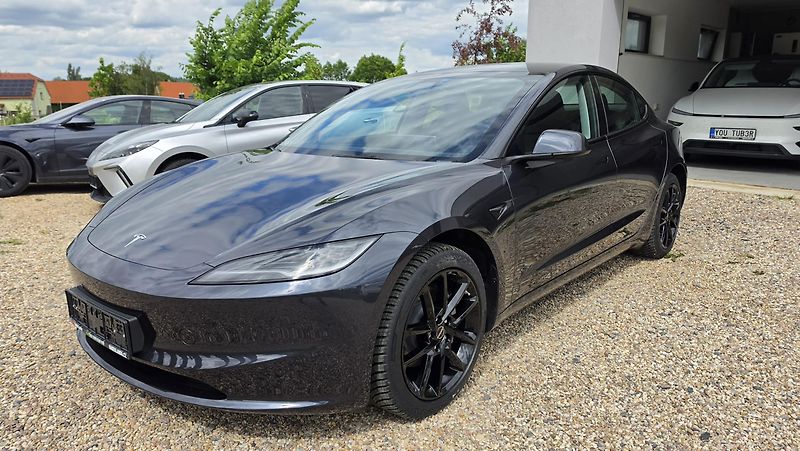 Tesla Model 3 (2025) - fotka 2 z 12