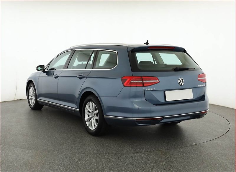 Volkswagen Passat (2015) Highline 2.0 TDI, Navi - fotka 4 z 19