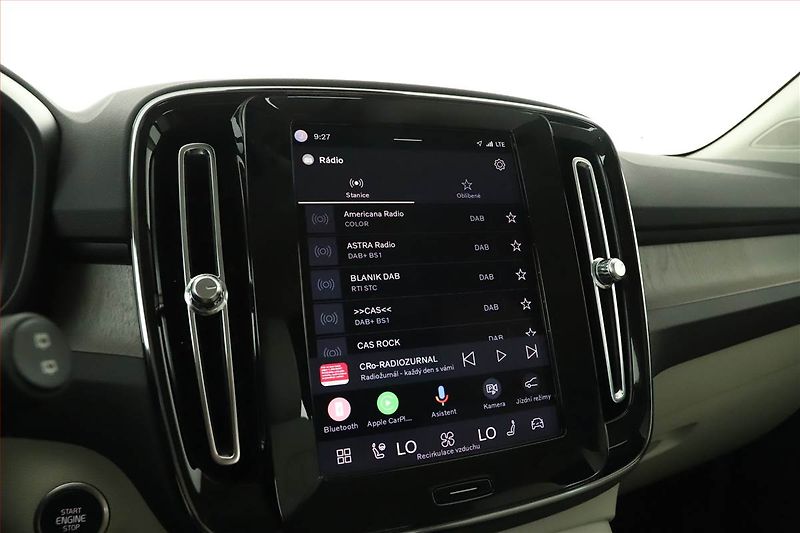 Volvo XC40 (2022) Plus B4 - fotka 15 z 17
