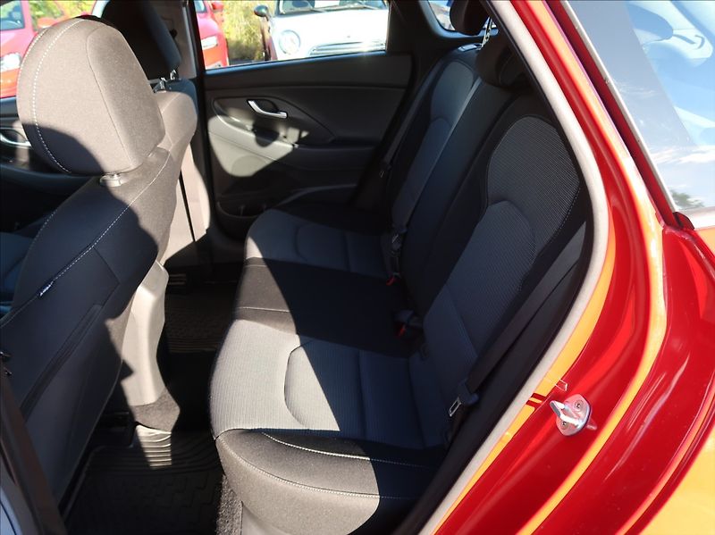 Hyundai i30 1,0 T-GDi,88kW,NovéČR,Serv.kn. - fotka 17 z 28