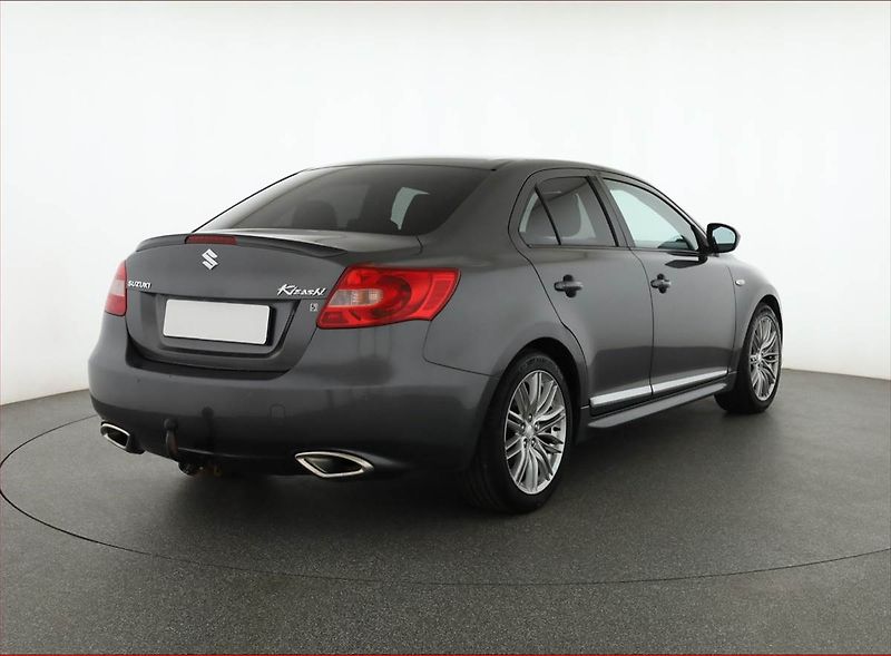 Suzuki Kizashi (2012) 2.4 VVT, 4X4, Automat - fotka 5 z 15