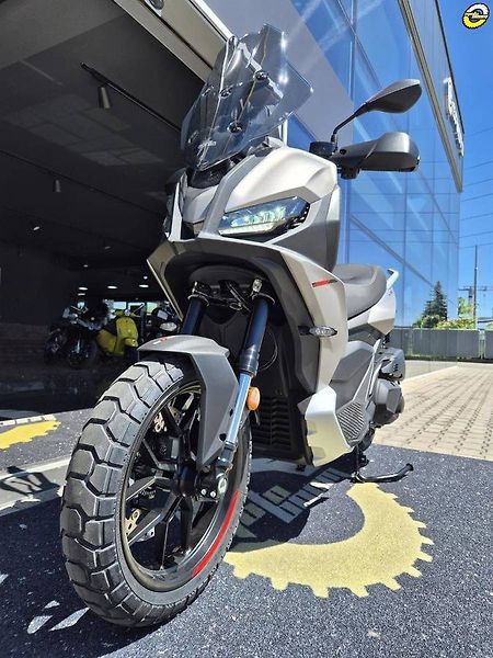 Aprilia (2026) SR GT 400 - fotka 36 z 38