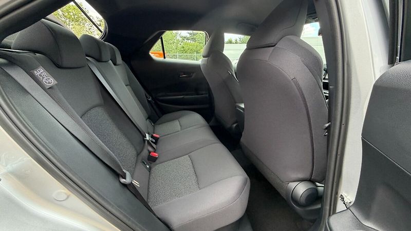 Toyota C-HR 1.8. Hybrid Comfort Business - - fotka 11 z 19