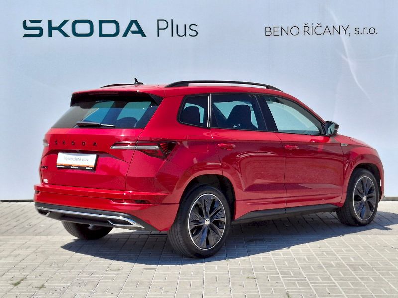 Škoda Karoq (2023) Sportline DSG 1,5TSi 110kW - fotka 2 z 35