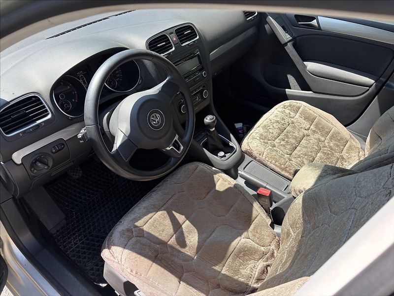 Volkswagen Golf 1,2 1.2 TSI, 1.maj, CZ,servisk - fotka 7 z 14