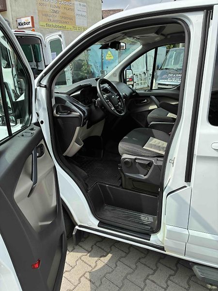 Ford Tourneo Custom (2015) L1-H1 KLIMA + TZ - fotka 7 z 13
