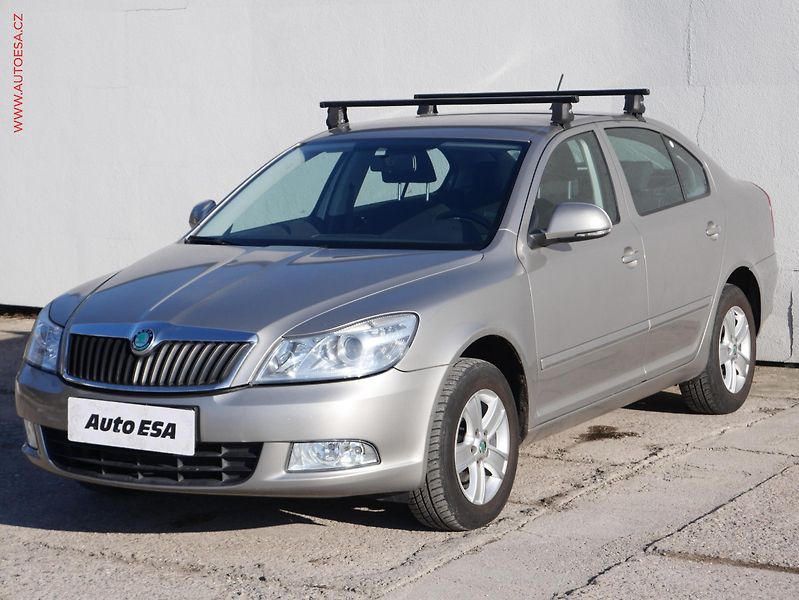 Škoda Octavia (2012) 1.2 TSI, ČR, AC, STK4/28 - fotka 3 z 16