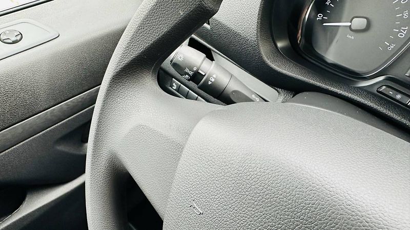 Opel Vivaro Van L1H1 (M) 2.0CDTi MT6 106kW - fotka 10 z 24