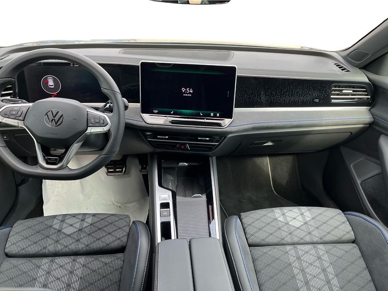 Volkswagen Passat (2026) R-Line 2,0 TDI 110 kW  DSG - fotka 5 z 27