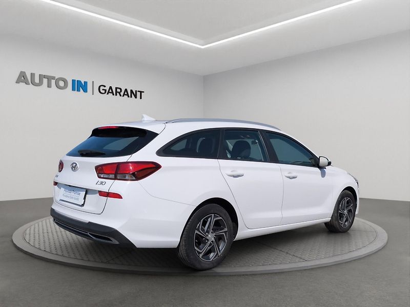 Hyundai i30 (2022) COMFORT 1.5i 81kW, ČR, 1. Maj. - fotka 5 z 24