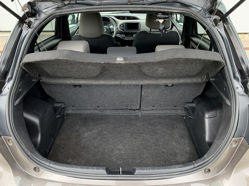 Toyota Yaris SELECTION 1.5 HYBRID 74kW - fotka 5 z 25