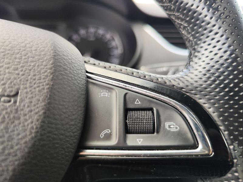 Škoda Octavia 1.6 TDI/81kW Elegance - fotka 23 z 28