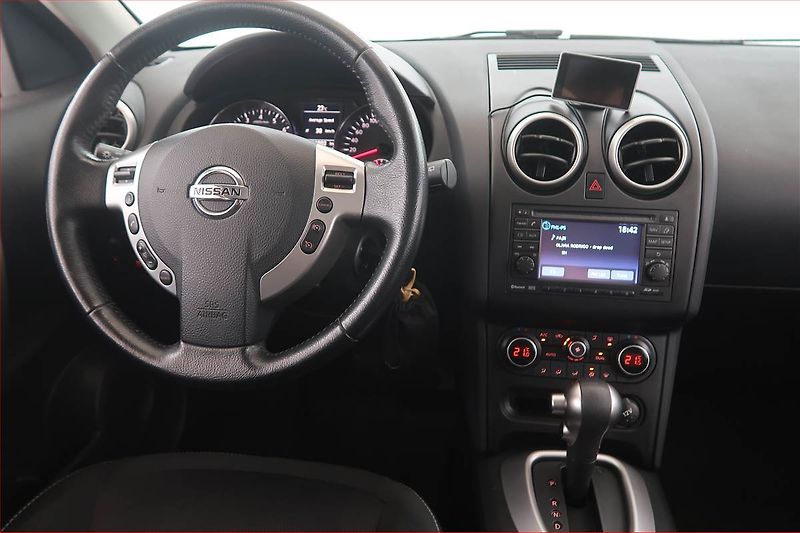 Nissan Qashqai (2013) 1.6, Automat, Tempomat - fotka 7 z 17