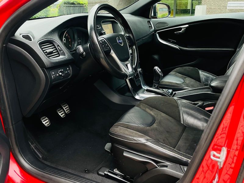 Volvo V40 2.0 D3 R-DESIGN MANUÁL TAŽNÉ - fotka 29 z 45