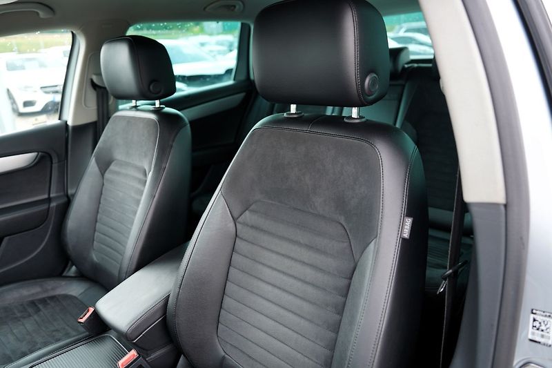 Volkswagen Passat 2.0 TDI 4Motion DSG/16Al./170P - fotka 21 z 38