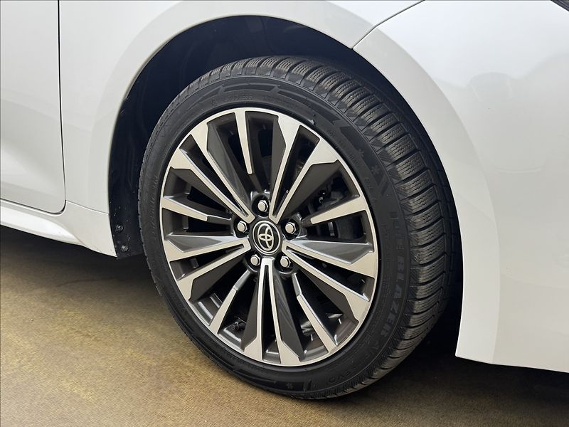 Toyota Corolla 1,8 HYBRID STYLE ACC 1.MAJ ČR - fotka 40 z 42