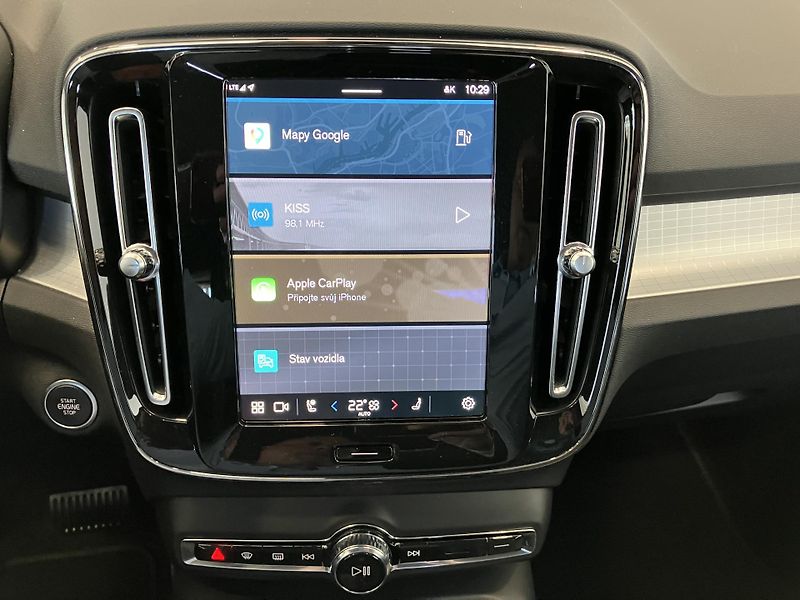 Volvo XC40 B3 FWD Plus Dark AT7 - fotka 25 z 40