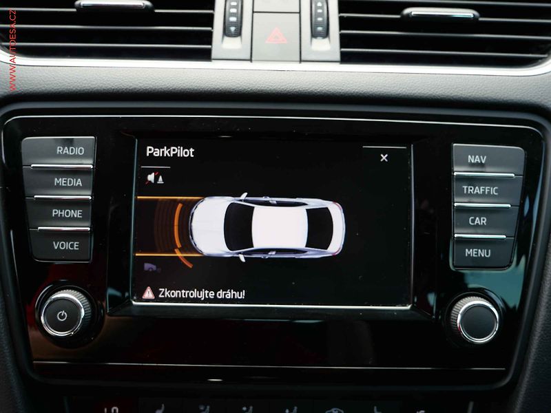 Škoda Octavia (2015) 2.0 TDi, ČR, Navi, bixen - fotka 21 z 24