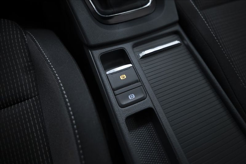 Škoda Octavia 2,0 TDI 1. MAJ ČR VÝHŘEV DPH - fotka 25 z 42