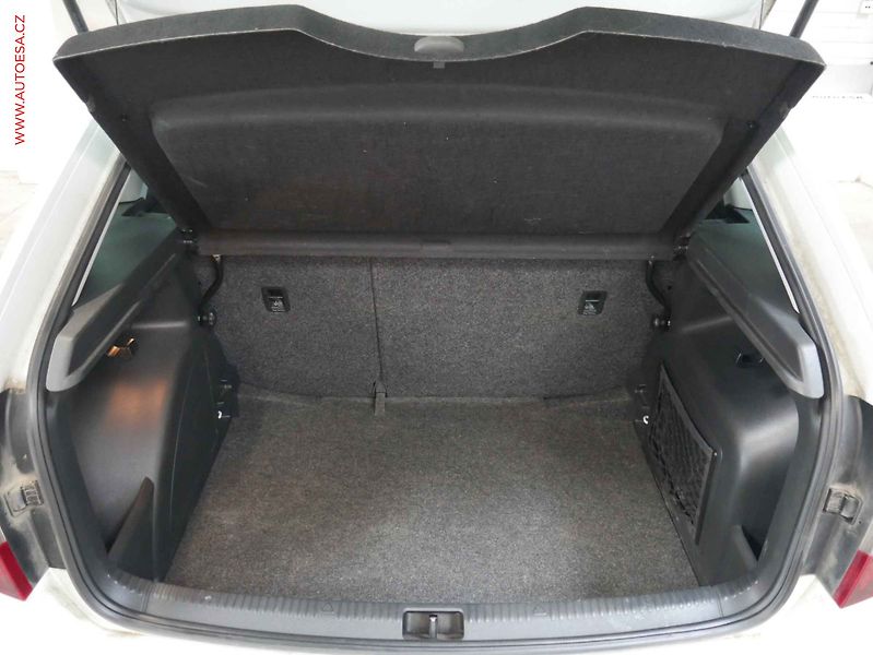 Škoda Rapid (2015) 1.2 TSi, ČR, Xenon, ponor - fotka 7 z 17