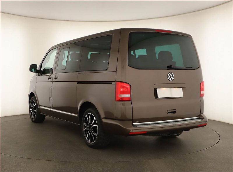 Volkswagen Multivan (2013) Highline 2.0 TSI 4Motion, ČR - fotka 4 z 15