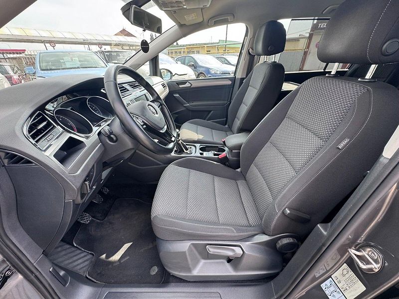 Volkswagen Touran (2016) 7X 2,0 TDI 110 KW 2 MAJ TAŽNÉ - fotka 19 z 50