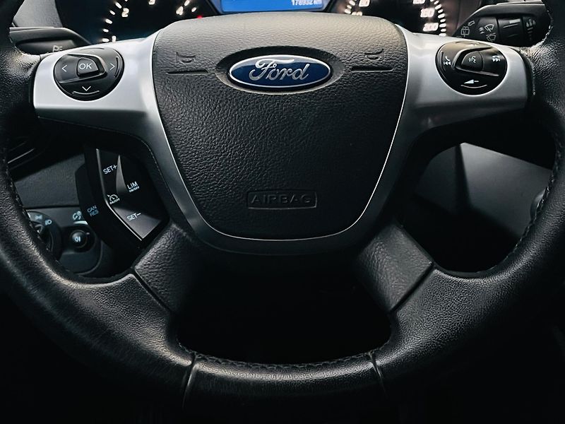 Ford Kuga 2.0TDCi 4x4 MAN TAŽNÉ VÝHŘEV - fotka 33 z 44