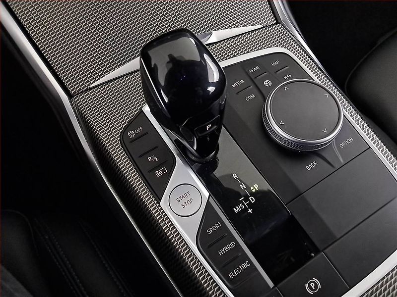 BMW Řada 3 (2021) 320 e xDrive - fotka 13 z 25