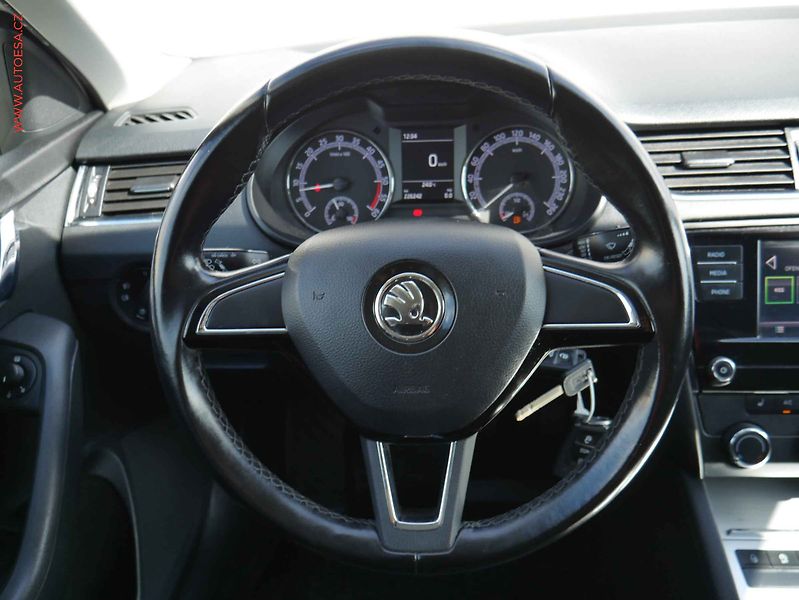 Škoda Octavia (2018) 1.6TDi, ČR, Ambition, LED - fotka 13 z 17
