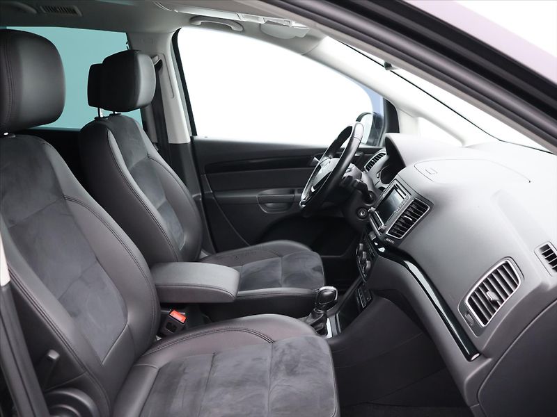 Volkswagen Sharan 2,0 TDI 130kW DSG 4Motion CZ - fotka 12 z 33