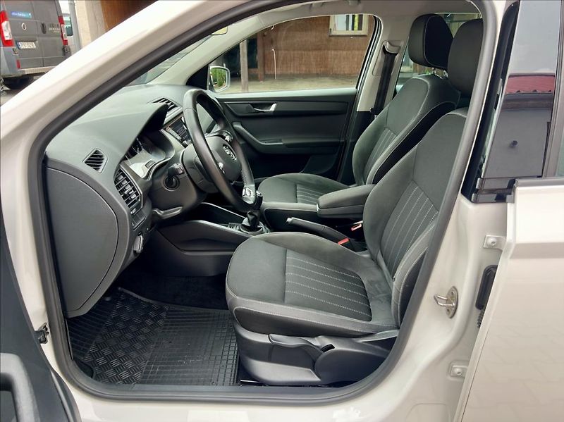 Škoda Fabia 1,0 STYLE / LED / kamera / ČR - fotka 10 z 48