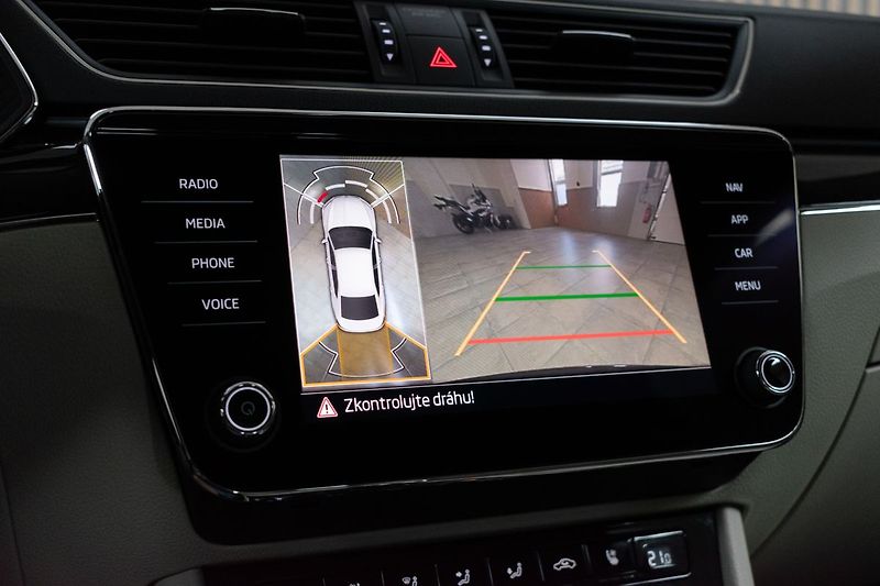 Škoda Superb TDI 147kW L&K 4x4*DPH*ČR 1.MAJ - fotka 28 z 52