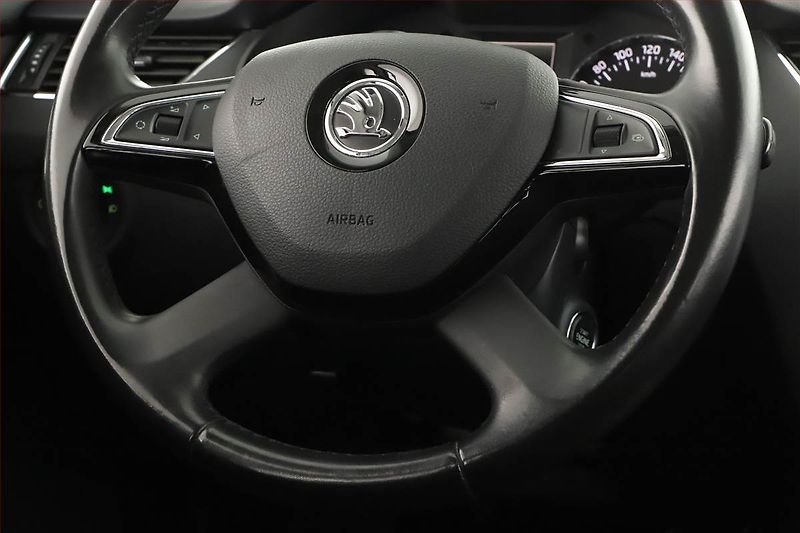 Škoda Octavia (2014) 1.8 TSI, Bi-Xenony, Tempomat - fotka 15 z 17