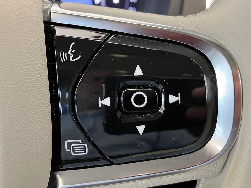 Volvo XC90 B5 AWD Ice Line Plus Dark AT8 - fotka 27 z 50