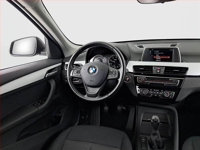 BMW X1 (2018) sDrive18d, Serv.kniha - fotka 7 z 15