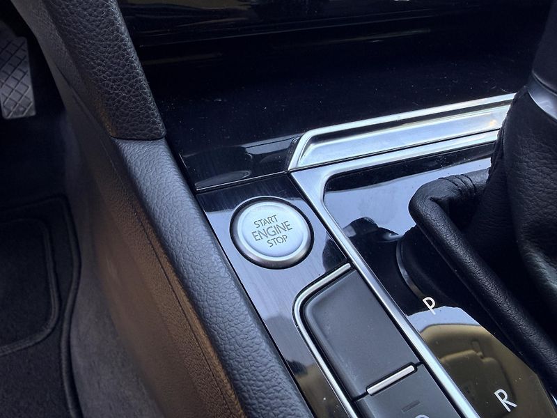 Volkswagen Passat 2.0TDI 110KW HIGHLINE DSG LED - fotka 25 z 46