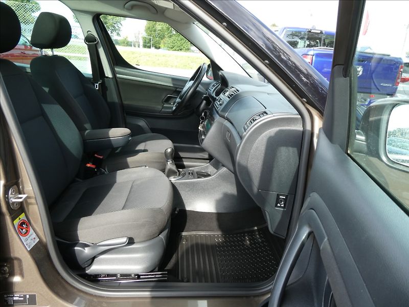 Škoda Roomster 1,2 TSI 77kW Elegance,2 x kola - fotka 25 z 48