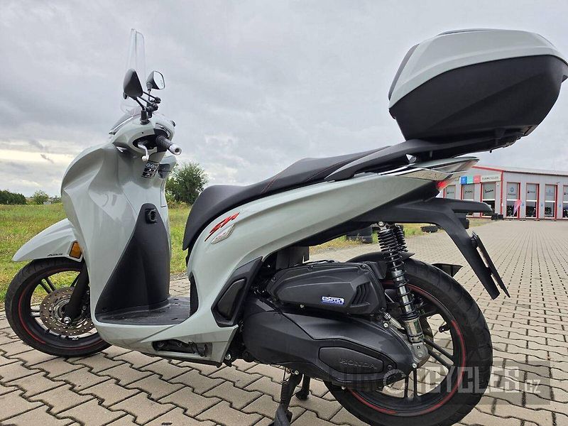 Honda SH 350 i (2022) - fotka 10 z 18