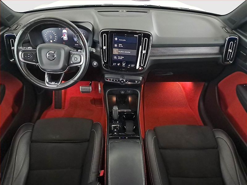 Volvo XC40 (2018) R-Design T4 AWD - fotka 8 z 20