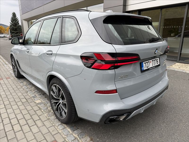 BMW X5 3,0 30d xDrive - fotka 10 z 36