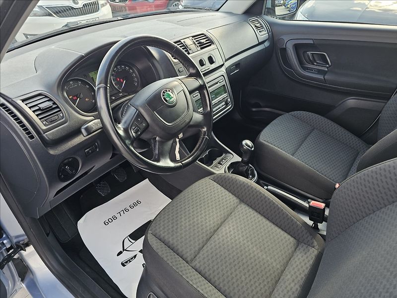 Škoda Fabia II 1,2TSi 77KW Ambiente - fotka 11 z 42