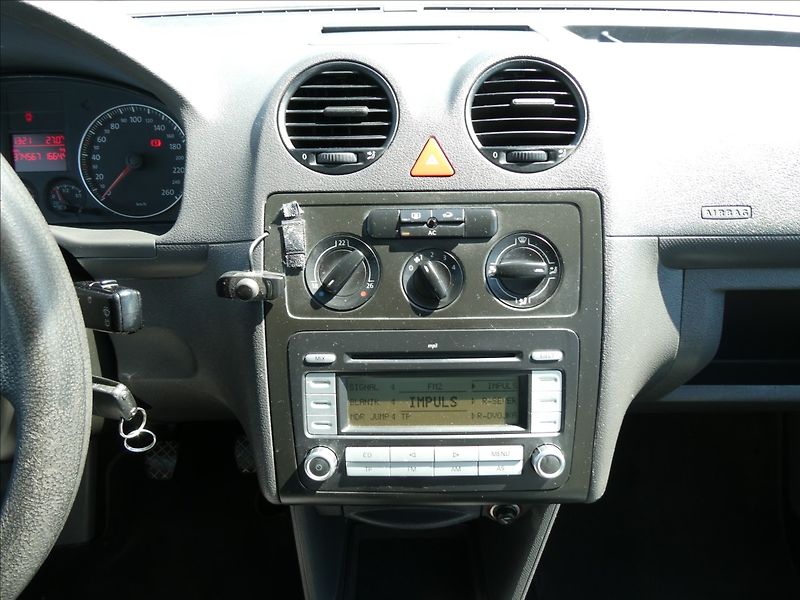 Volkswagen Caddy 1,9 TDi Life 5.míst,klimatizac - fotka 20 z 33