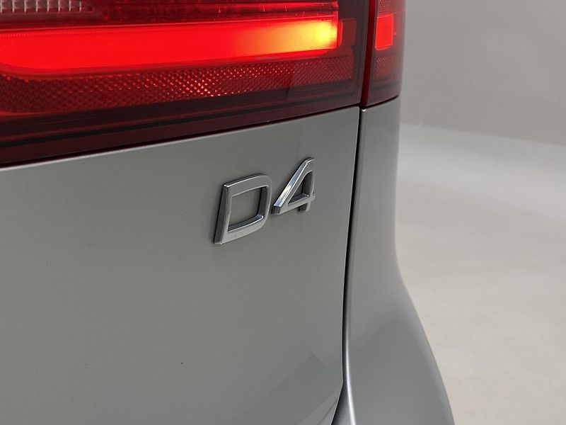 Volvo V90 D4 MOMENTUM AUT - fotka 29 z 39