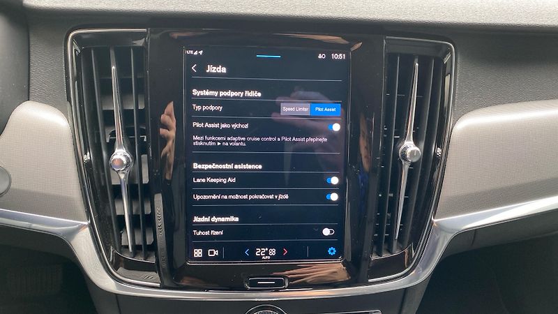 Volvo V90 MOMENTUM PRO, B4 FWD, 145+10 k - fotka 15 z 28